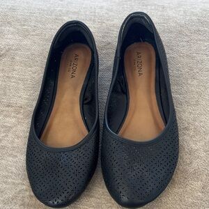 Arizona Jean Company Women's Black Perforated Flats